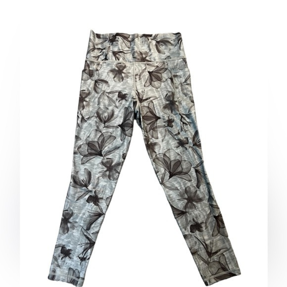 Athleta Capri Gray with Flower Leggings Size Medium